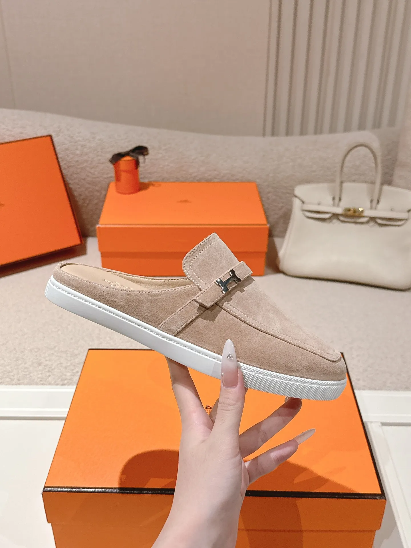 Men's men's shoes 💰560💰 Hermes 25ss new autumn and winter loafers, British retro design, classic and durable! Original reverse mold last, the ultimate 1:1 shape. Fabric: Cow suede/calfskin Lining: Imported sheepskin lining Outsole: Open-molded rubber sole Size: 35-45